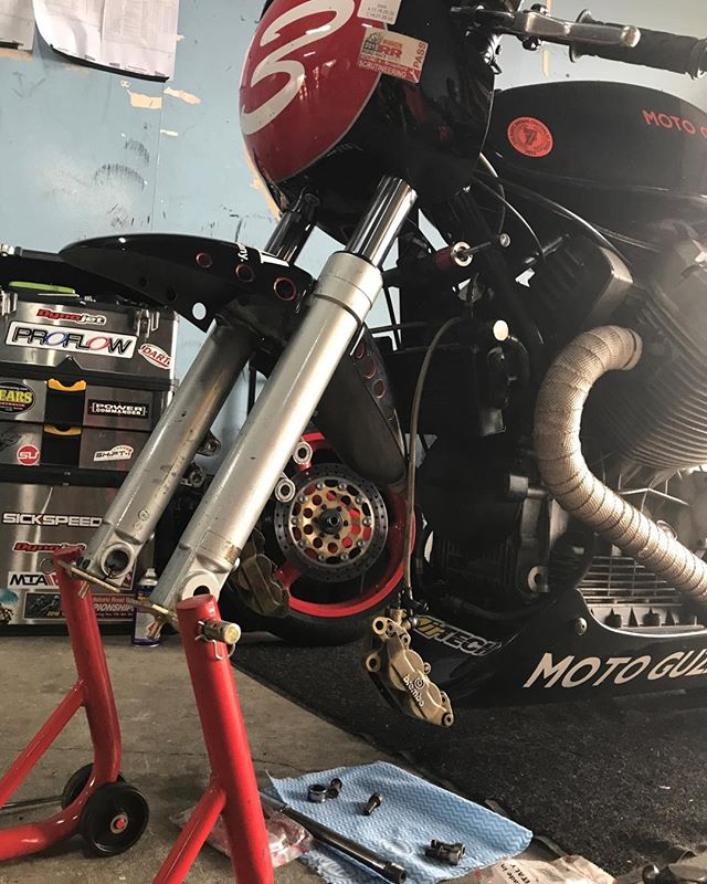 Lots of brake problems yesterday. Some light engineering work overnight and we will see how the day goes. Binding from brake costing 3 sec a lap. #motoguzzi #daytona #guzzi #bears #bott