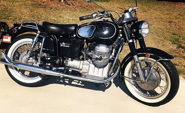 Saturday ride day on my 69 loopy. What a sweet ride #guzziraceraus #motoguzzi #motoguzziambassador #classicbike #1969