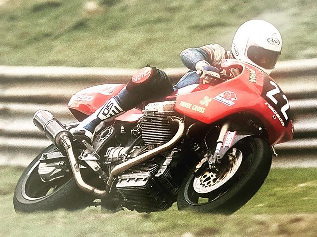 1994 Cadwell Park, RaceCo Daytona, Rider Richard Defango. #raceco #guzziracer #guzzi #motoguzzi #classicracer